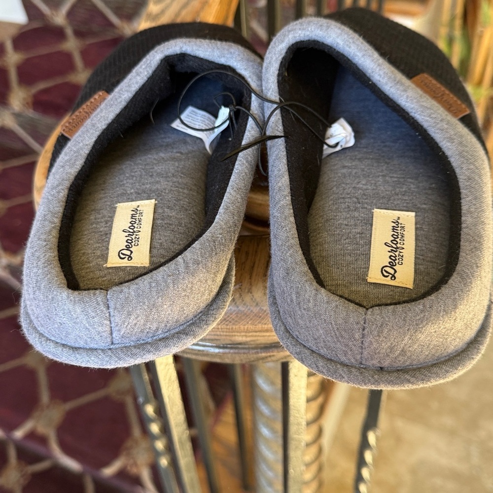 DEARFOAMS men’s slippers and WT black and gray US 9/10 medium - Picture 4 of 7